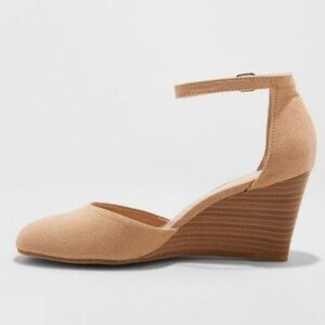 NWOT-A New Day~Wendi Microsuede Rounded-Toe Wedge Pump in Taupe, Size 7 1/2.